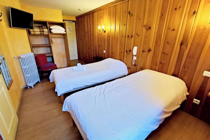 Room 13 of 25