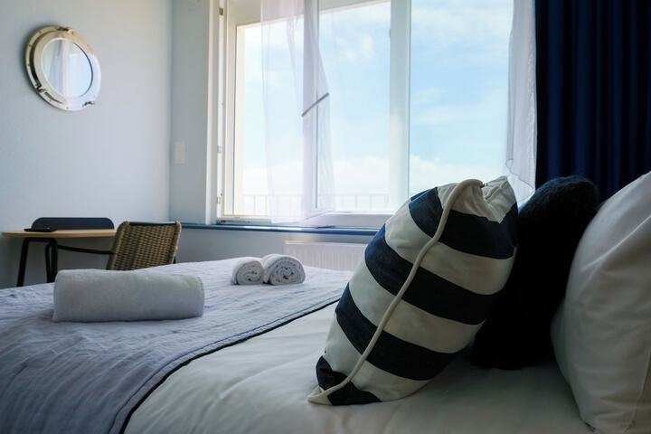 Room 6 of 51