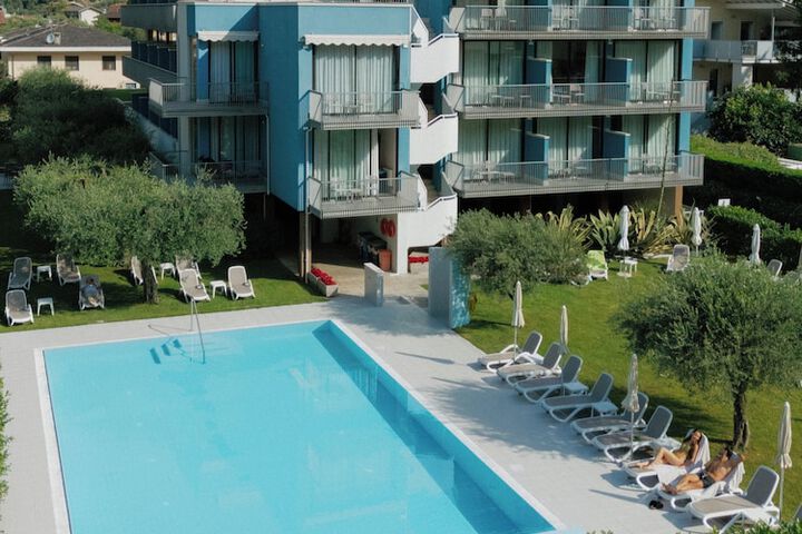 Pool 68 of 110