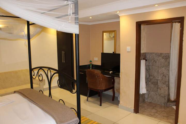 Room 4 of 67