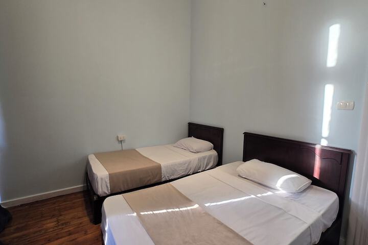 Room 27 of 81