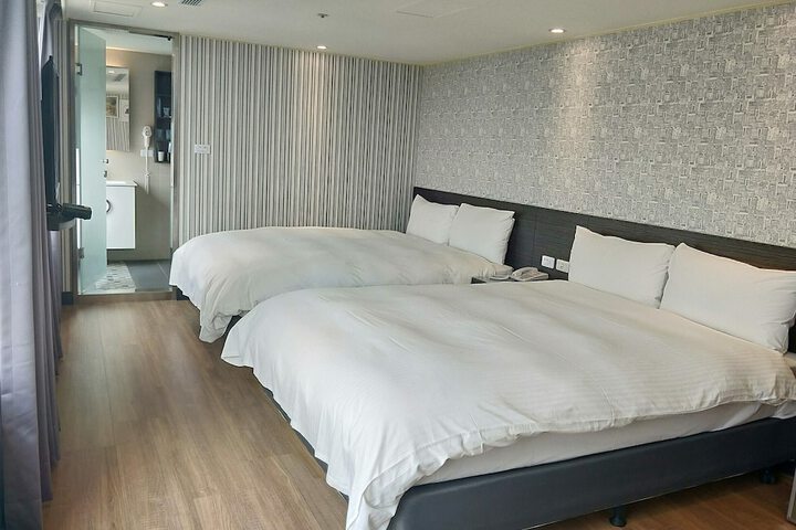 Room 13 of 36