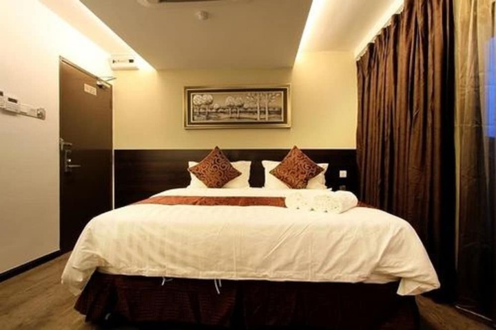 Room 16 of 36
