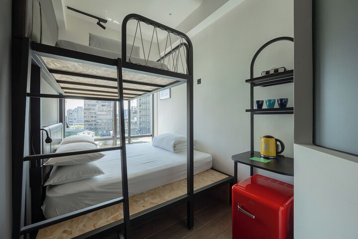 Room 12 of 31