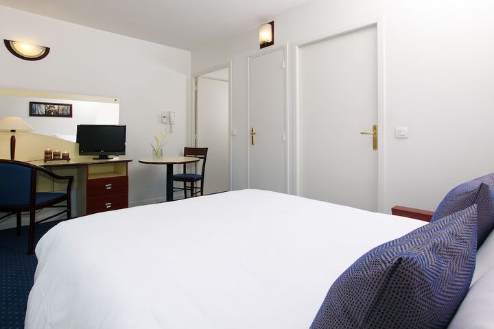 Room 4 of 18