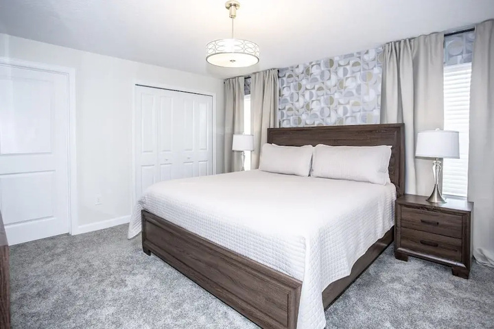 Room 4 of 28