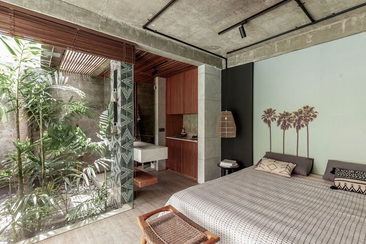 Room 13 of 30