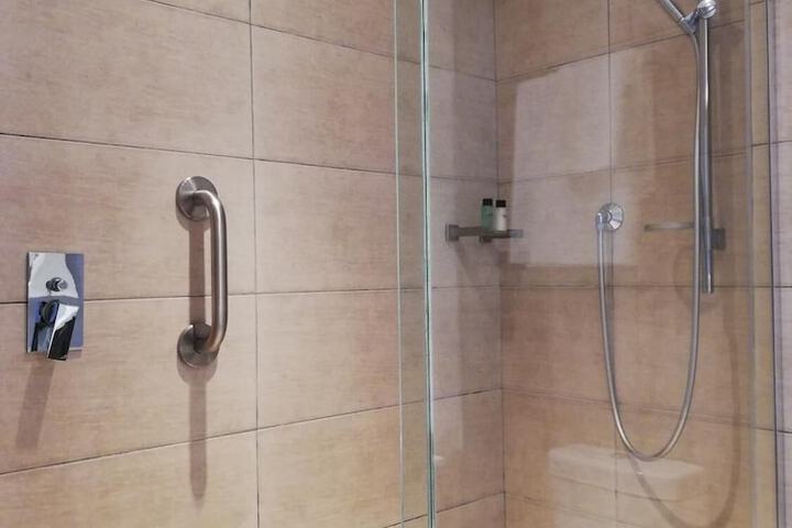 Room 9 of 30