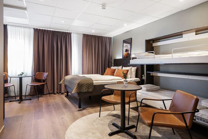 Room 52 of 115