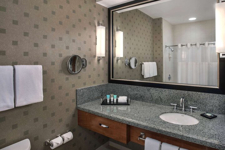 Room 12 of 28
