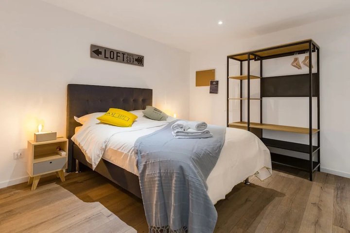 Room 2 of 9
