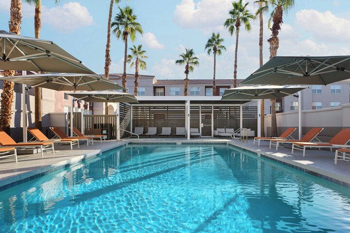 Pool Hotel