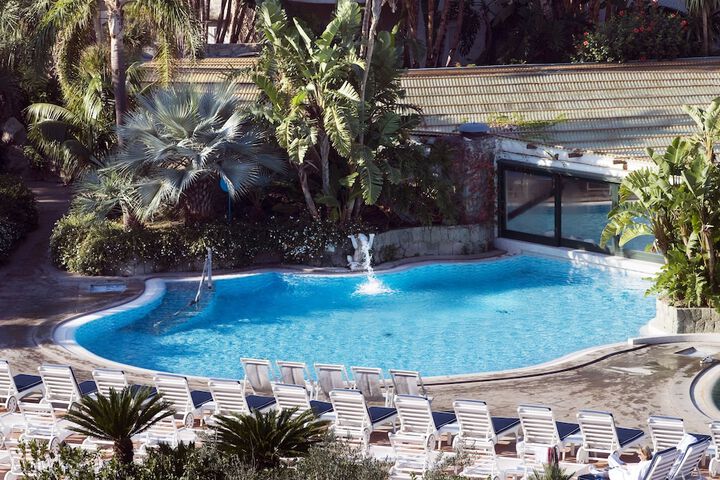 Hotel Pool