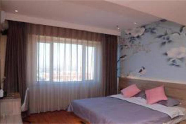 Room 5 of 7