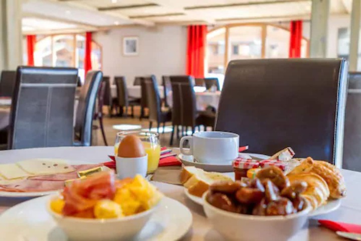 Breakfast/Coffee Service 33 of 40
