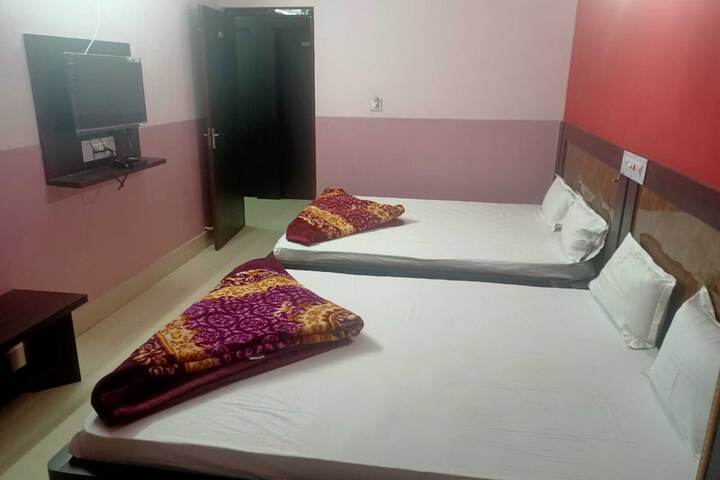 Room 5 of 8