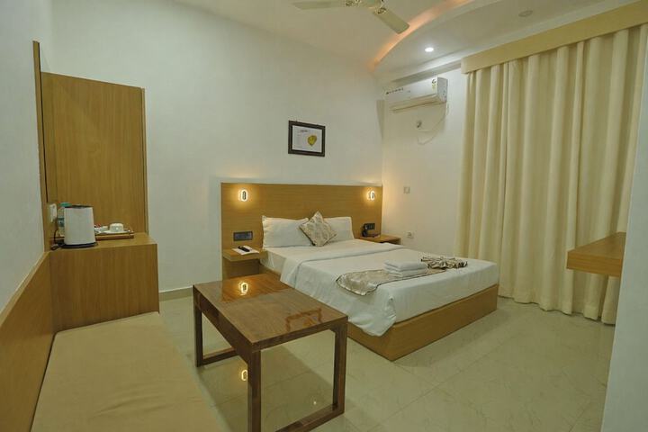 Room 13 of 20