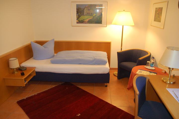 Room 3 of 48