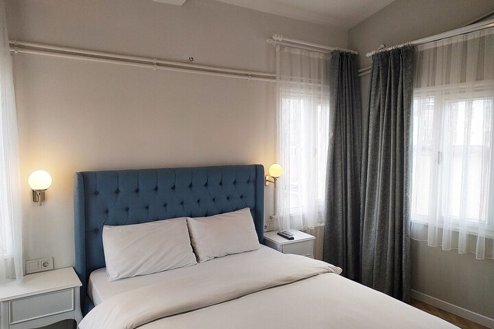 Room 12 of 32
