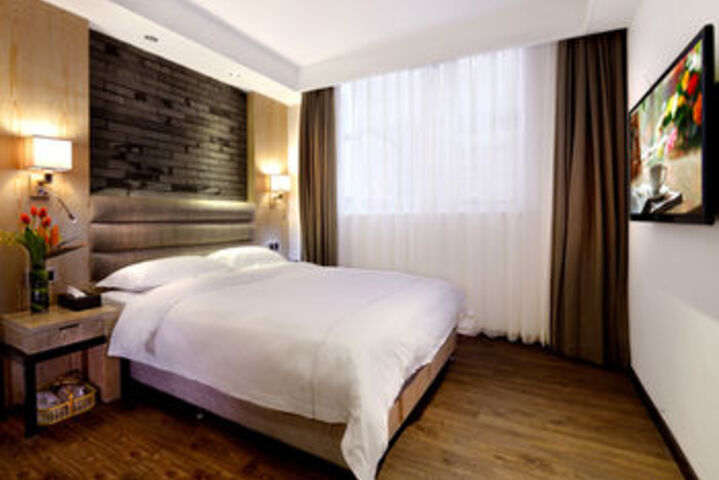 Room 5 of 11