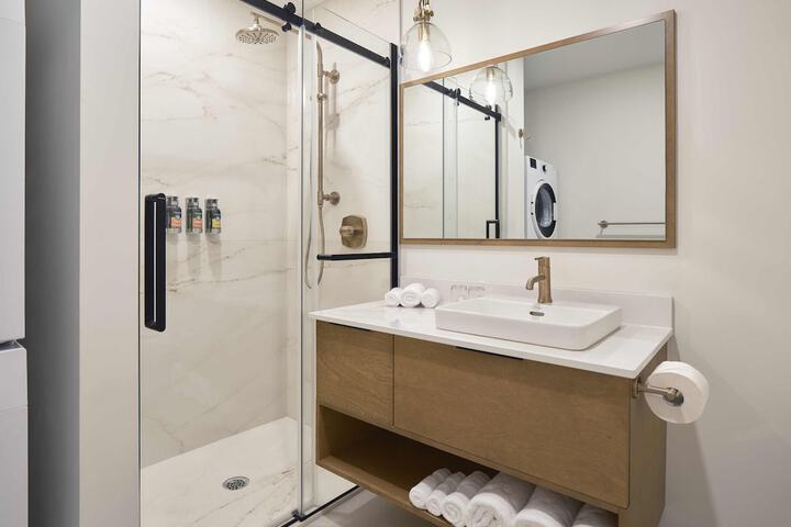 209 2nd Floor Studio Murphy Queen Bed with Balcony (44 of 95)