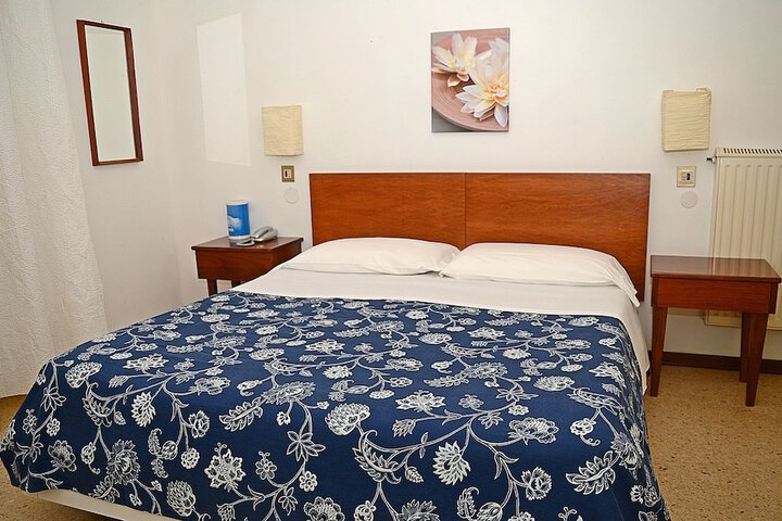 Room 12 of 63