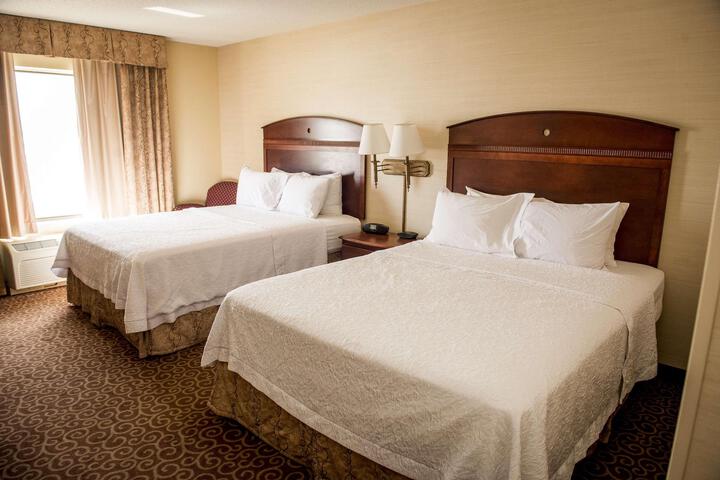 1 Queen Bed Select Room (9 of 13)