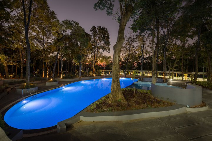 Hotel Pool