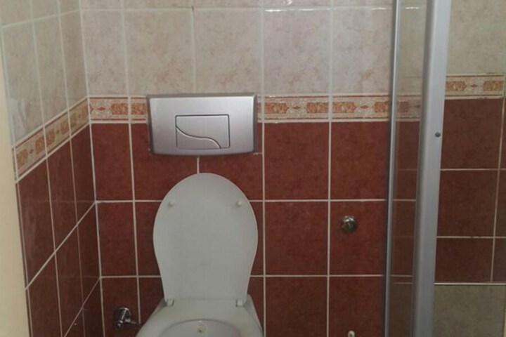 Room 6 of 16