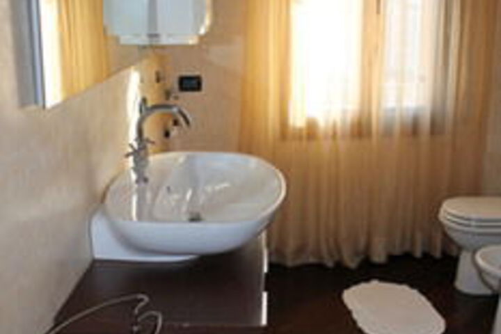 Room 54 of 499