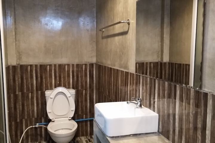 Room 10 of 20
