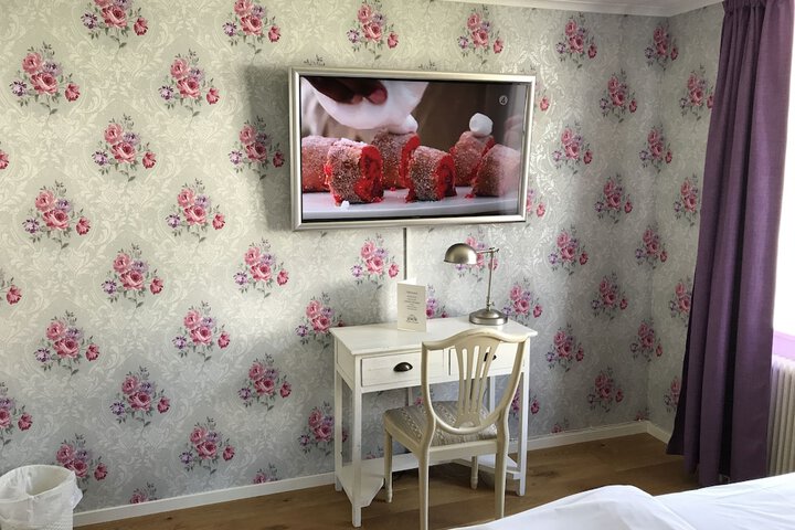 Room 18 of 38