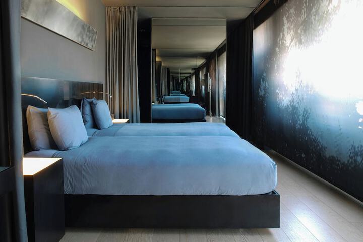Room 27 of 144