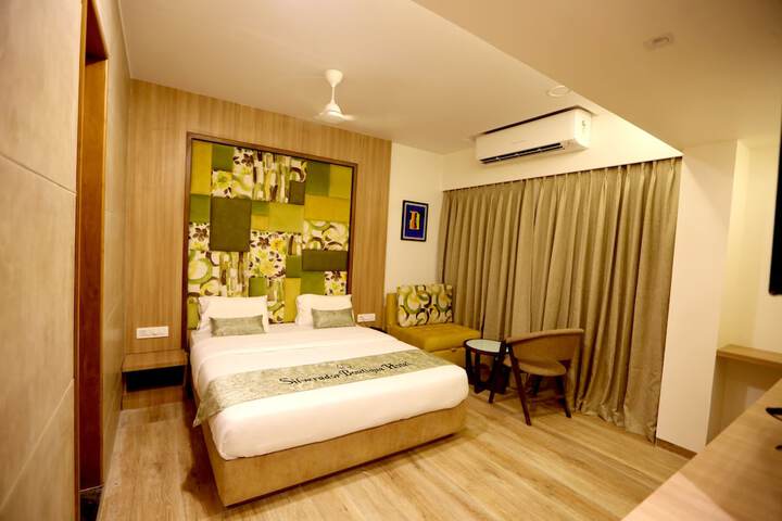 Room 4 of 28