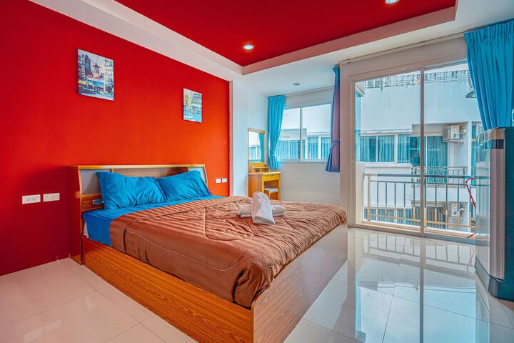 Room 8 of 25