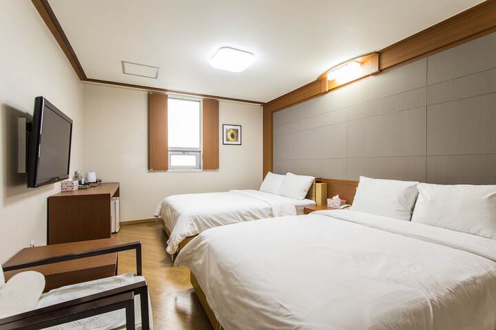Room 9 of 48