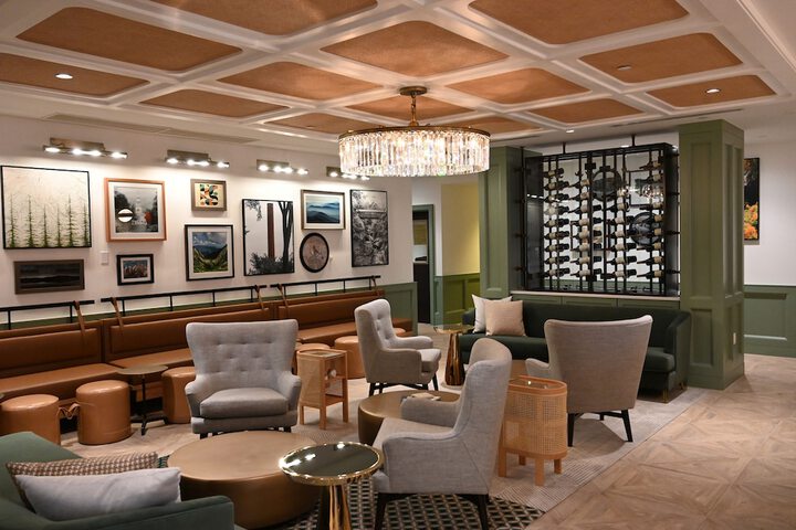 Lobby lounge