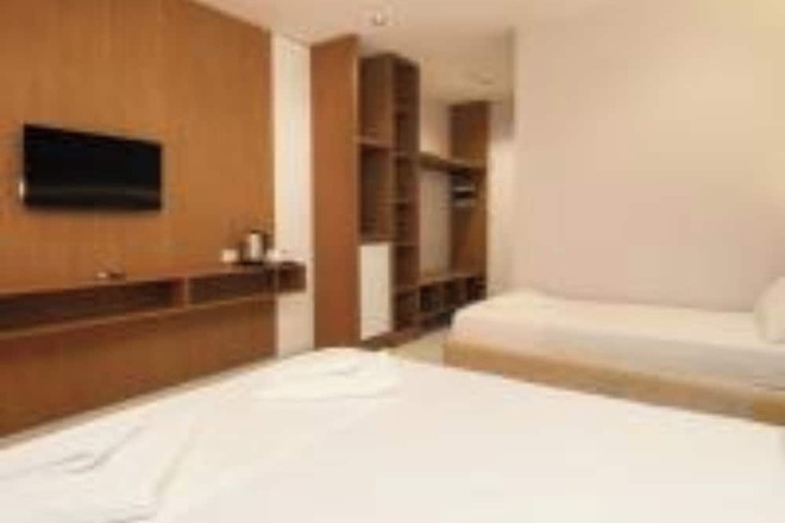 Room 32 of 65