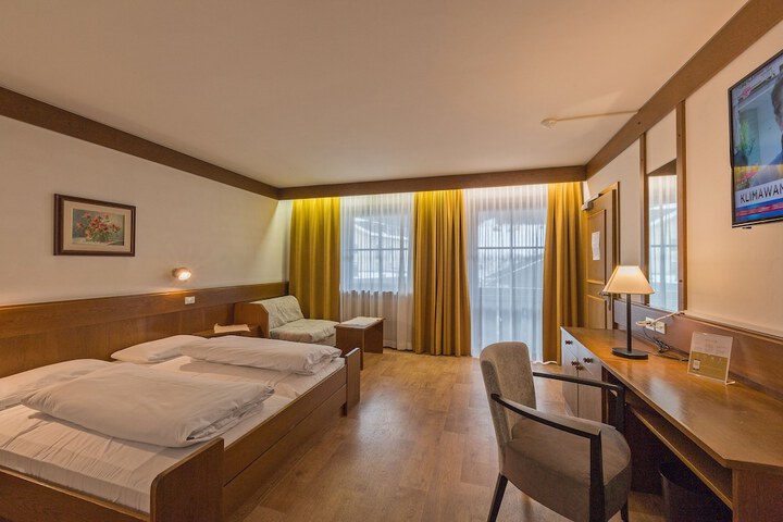 Room 15 of 38