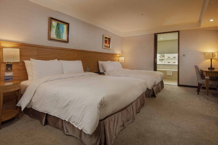 Room 28 of 126