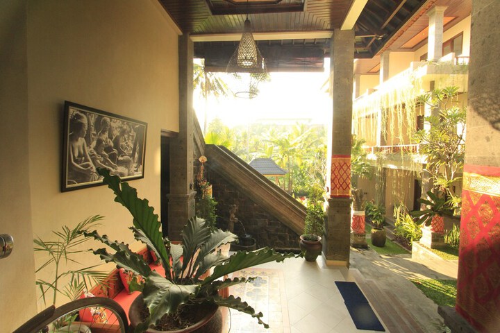 Lounge 197 of 213