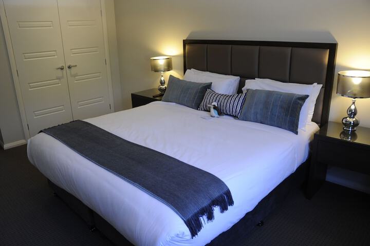 Room 5 of 27