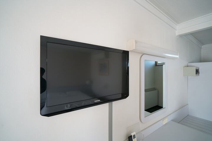 Room 13 of 32