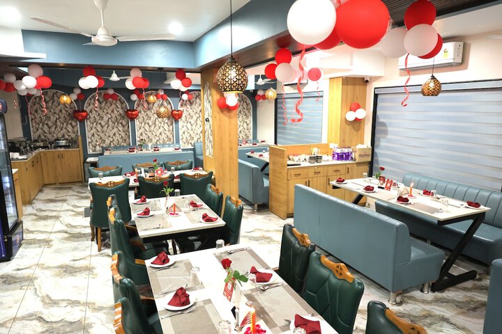 Dining 5 of 7