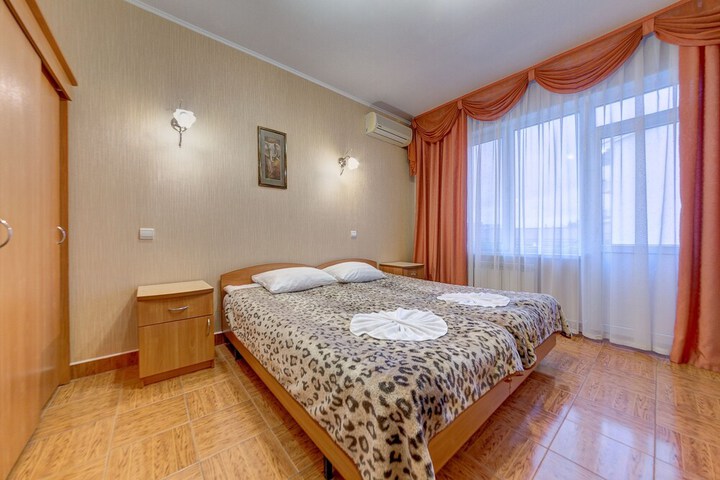 Room 12 of 27