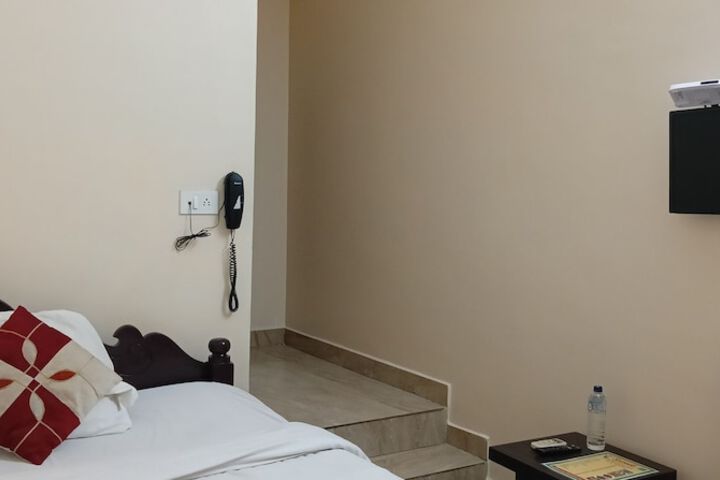 Room 28 of 61