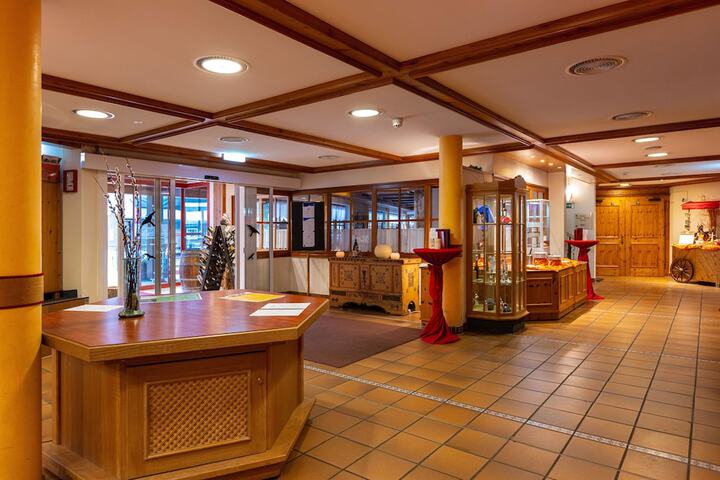 Entrance & Lobby