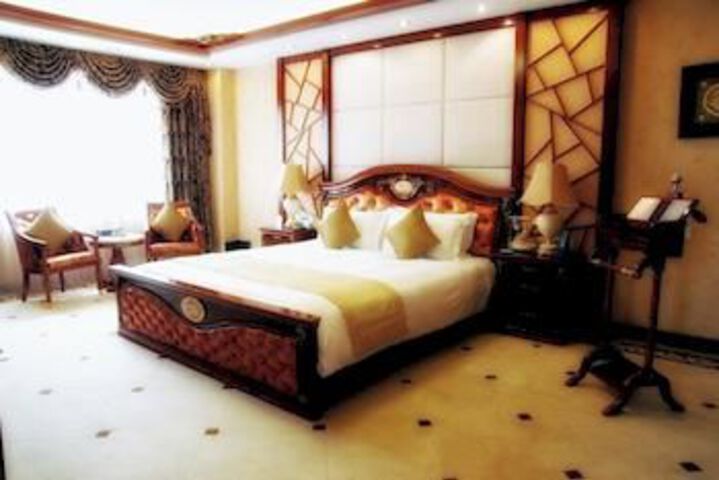 Room 4 of 17