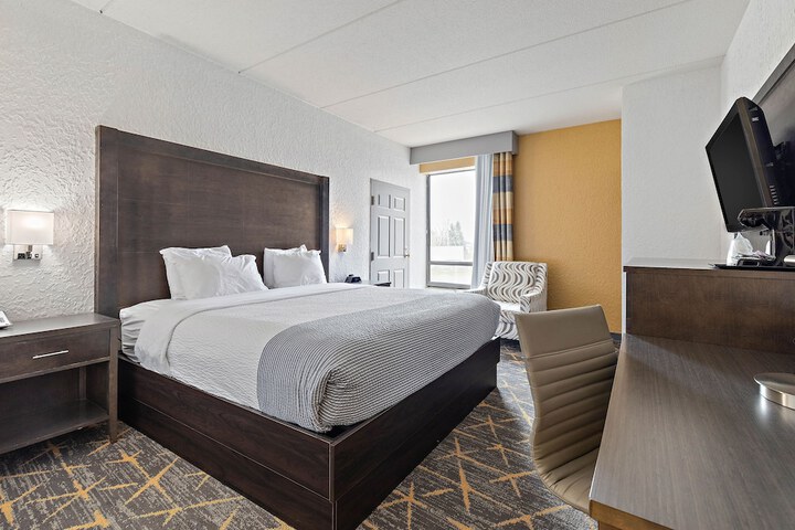 1 King Bed (16 of 34)