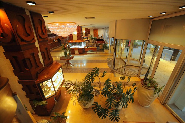 Entrance & Lobby